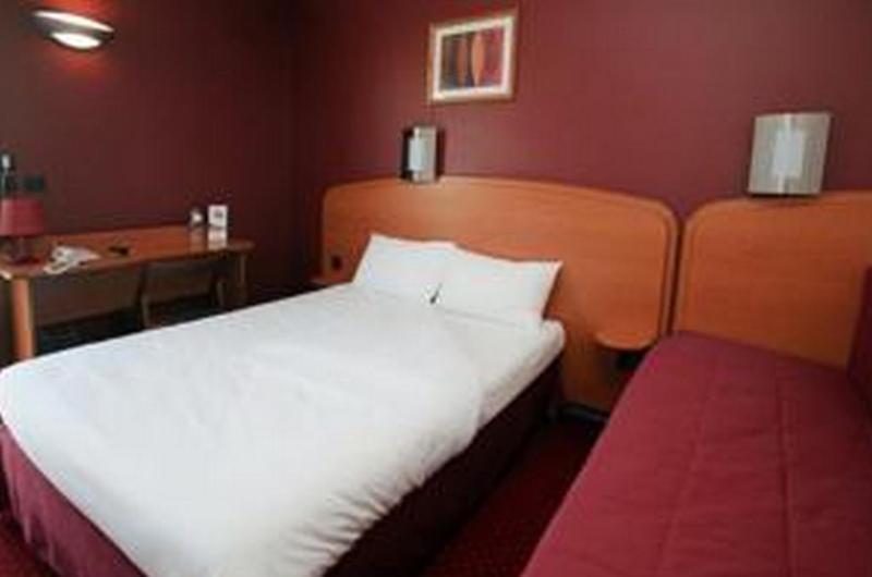 Sky Hotel Goussainville Charles De Gaulle Стая снимка