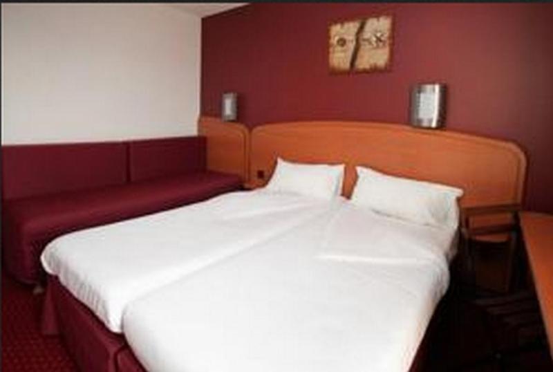 Sky Hotel Goussainville Charles De Gaulle Екстериор снимка